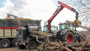 Holz hacken mit dem Mobilhacker