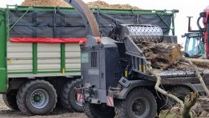Holz hacken mit dem Mobilhacker